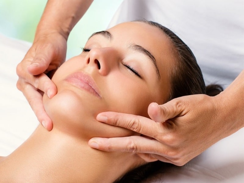 các phương pháp massage mặt