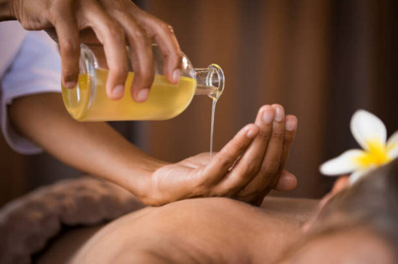 massage kiểu Ấn Độ
