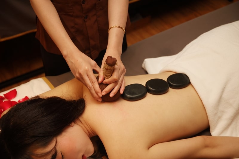 massage body đá nóng có tác dụng gì