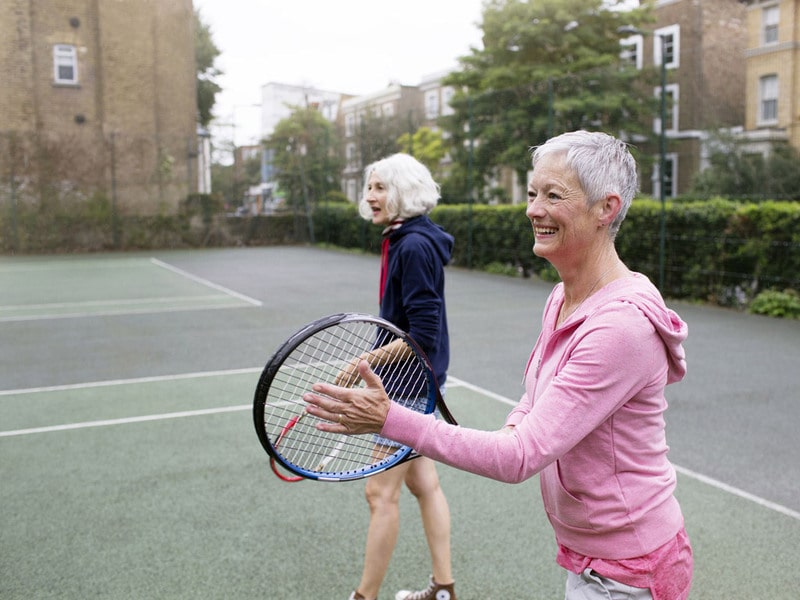 tác dụng của môn cầu lông đối với người cao tuổi